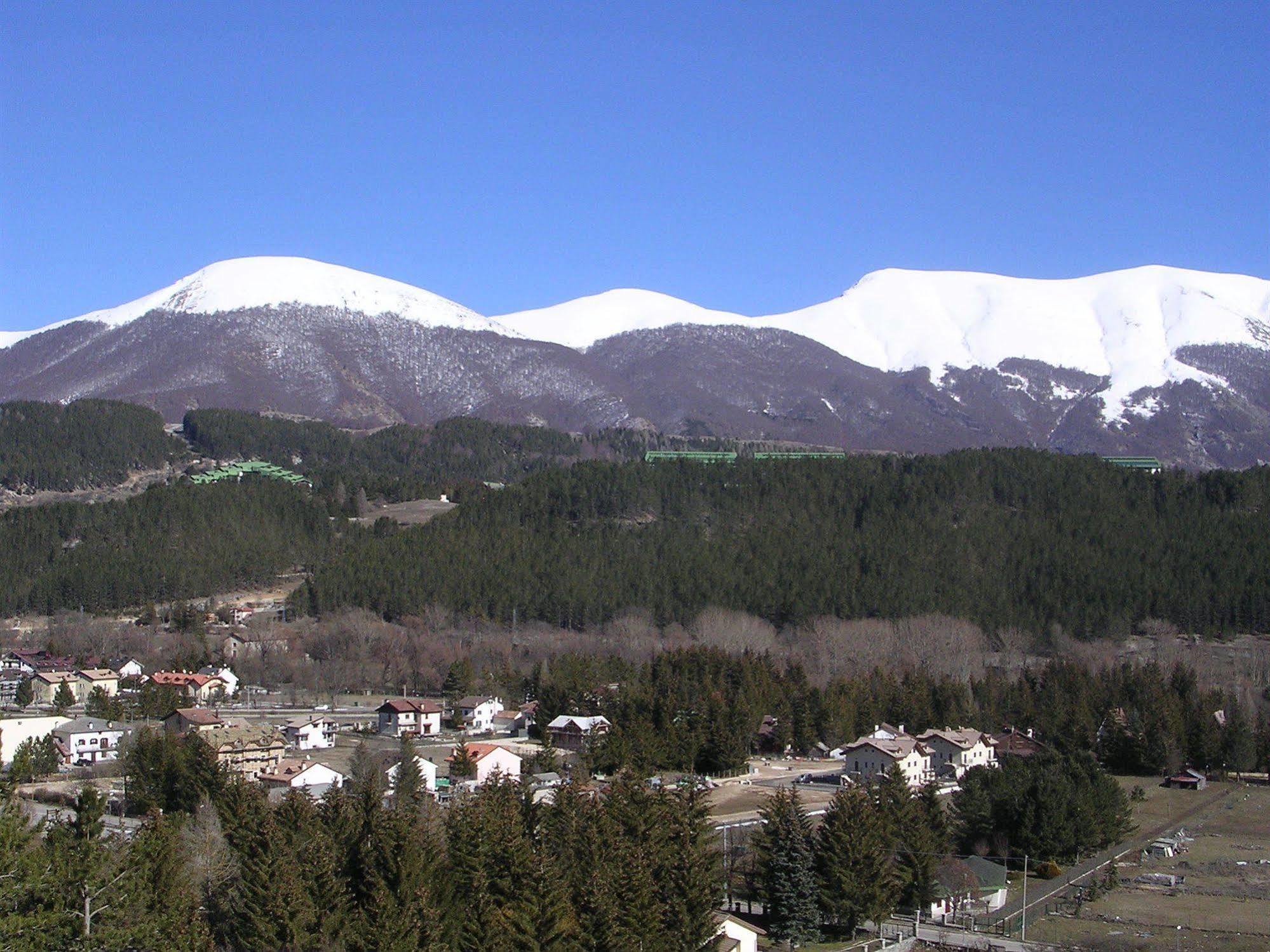 Hotel Orso Bianco Pescasseroli Exteriör bild